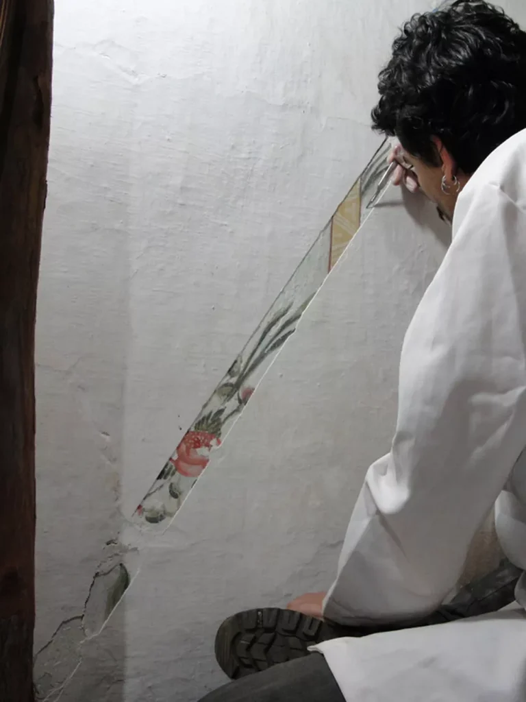 Pinturas reaparecem durante trabalho de restauração